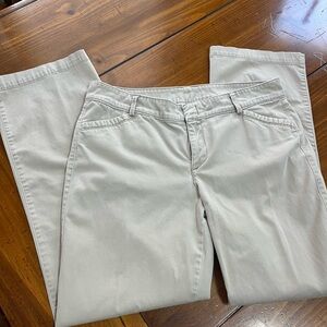 Dockers Women’s Khaki Chinos - Size 10 Petite - Light Beige - EUC